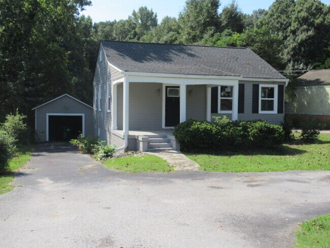 831 Cedar St