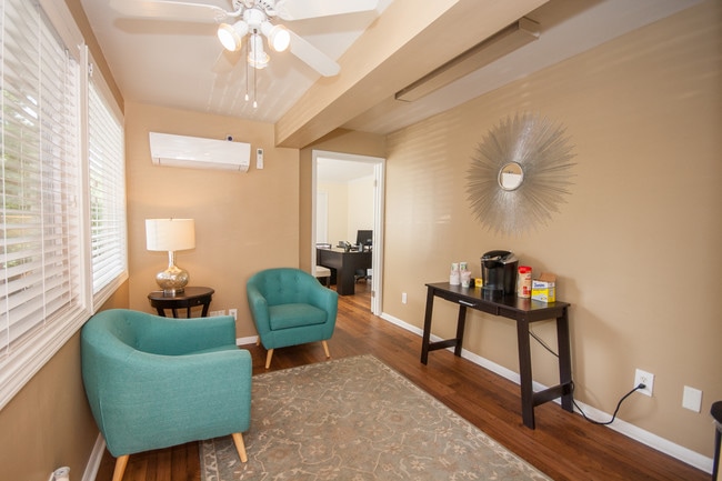 Photo - Buckhead Plaza