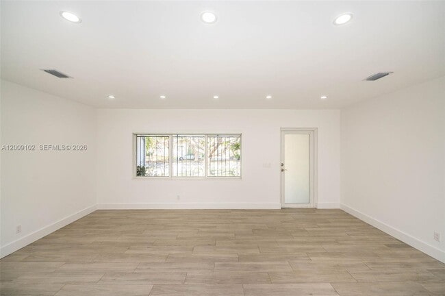 Photo - 330 SW 27th Rd