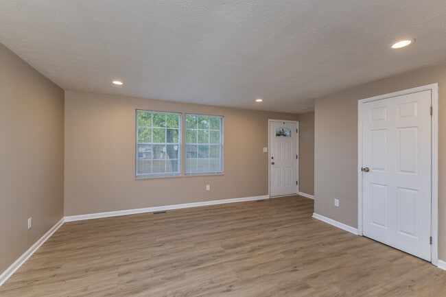 Photo - 1885 Lincrest Dr