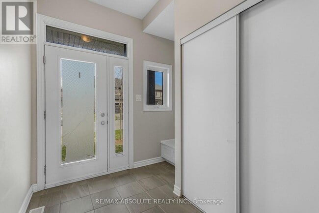 Photo - 741 Namur St