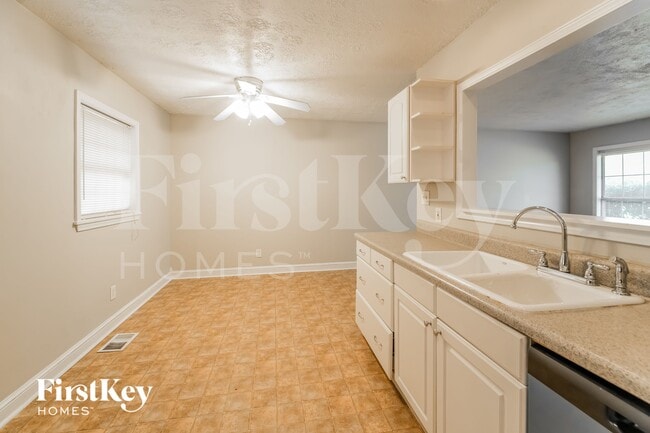 Photo - 1905 Burfordi Dr SW