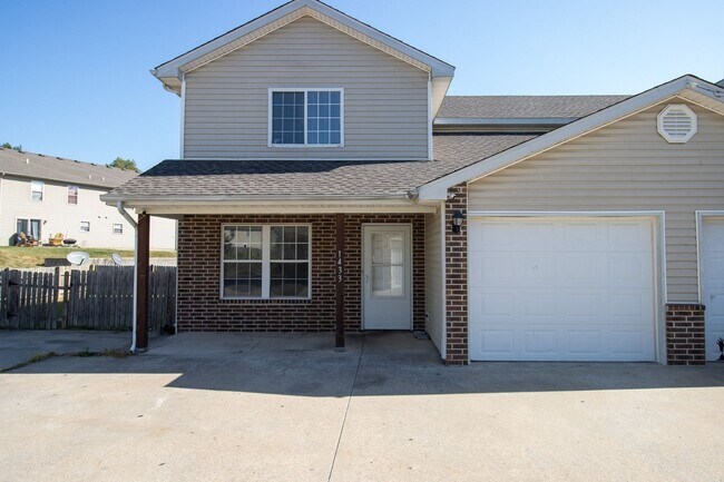 Building Photo - 1433-1435-1435 Bodie Dr Unit 1433 Bodie Drive