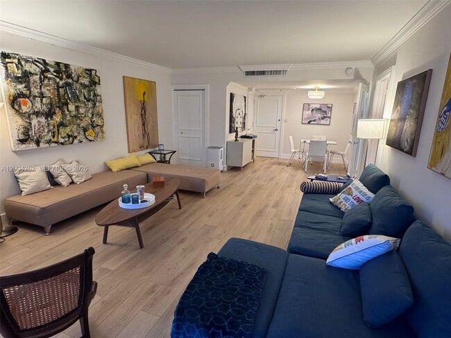 Building Photo - 5151 Collins Ave Unit 436