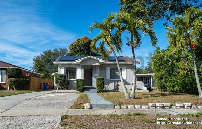 Photo - 925 17th St S