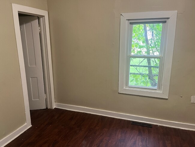 Photo - 328 W 17th St