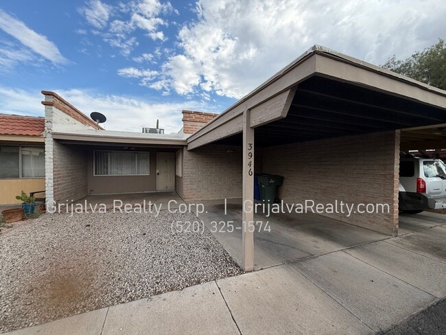 Building Photo - 2 Bedroom, 2 Bath Townhouse for Rent (Stone/Roger)