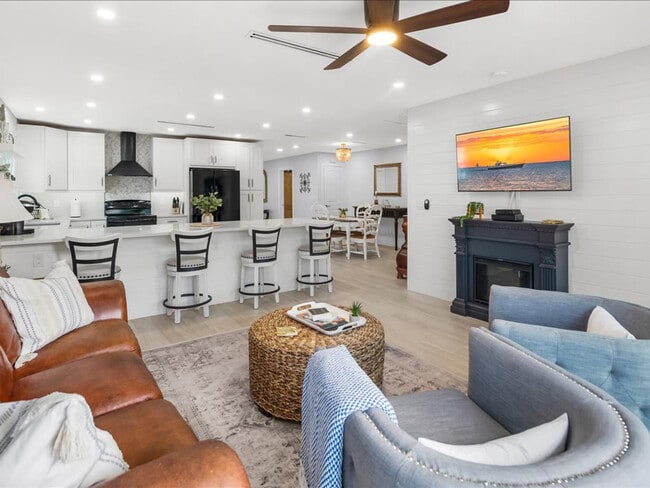 Building Photo - 692 106th Ave N Unit ID1387168P