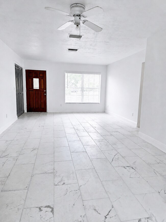 Photo - 1315 E Hancock Dr