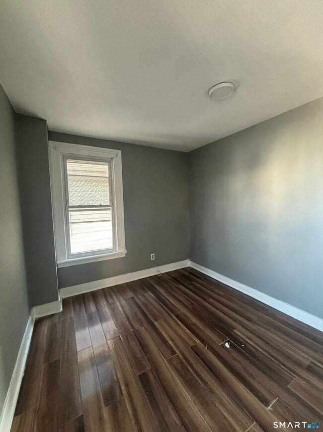 Photo - 295 Shelton St