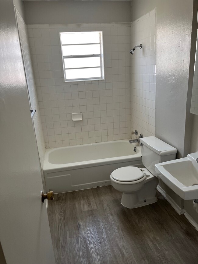 Four Seasons & Pepper Tree Apartments