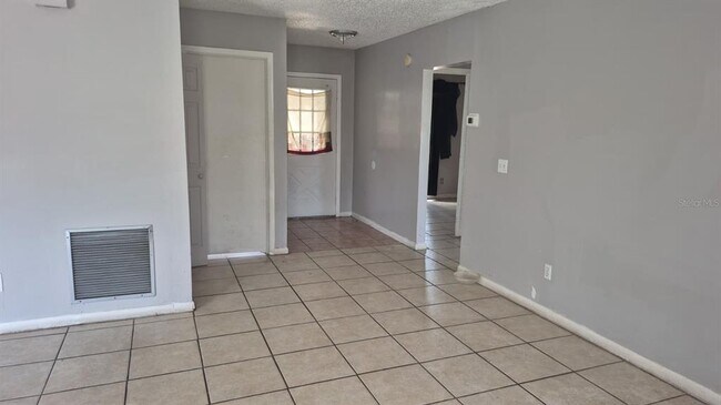 Photo - 8227 Clermont St