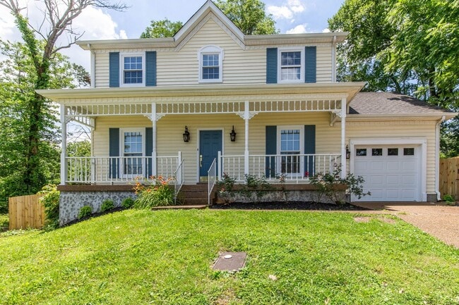 Building Photo - Charming Cul-de-Sac Home with Porch Swing & Wooded Views – 15 Mins from Nashville!