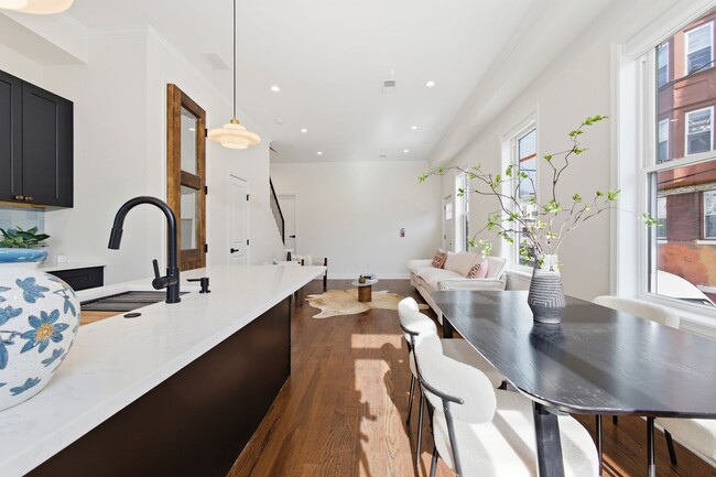 Photo - 2926 W Oxford St Unit C (Middle)