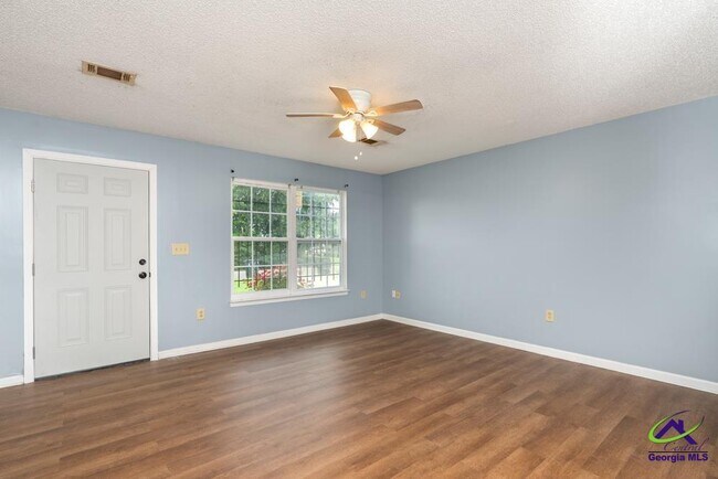 Photo - 203 Brooks Blvd