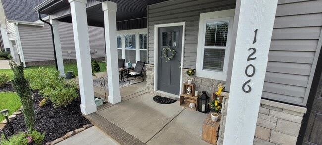 Photo - 1206 Ewing Way