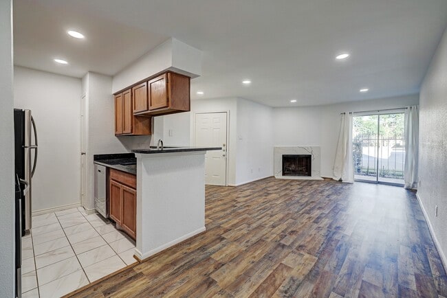Photo - 11201 Lynbrook Dr Unidad 3818