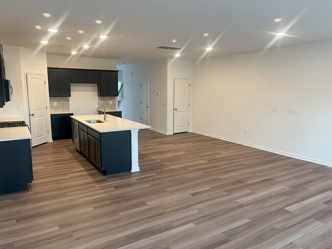 Photo - Bright & Modern 3-Bedroom Townhome in a Prime Triangle Location!