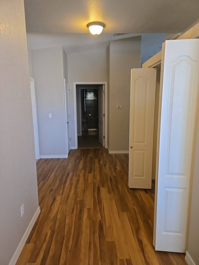 Photo - 729 Skyview Ct