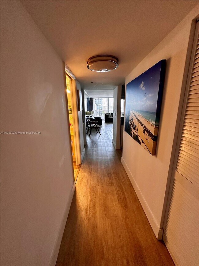 Photo - 1717 N Bayshore Dr Unidad A-1649