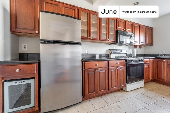 Room in Shared 2 bed/1 bath home in Columbia Heights