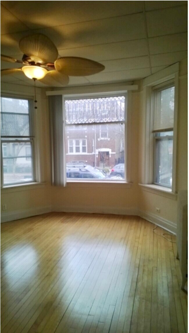 Photo - 1522 W Victoria St Unit 1F