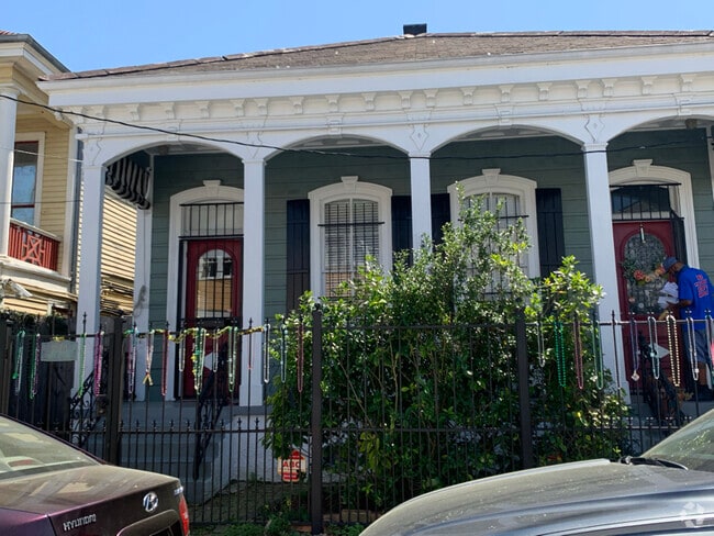 Building Photo - 2020-2022 Camp St Rental