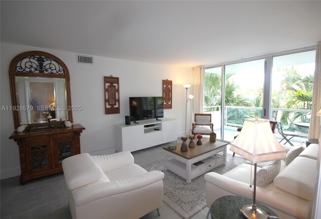 Building Photo - 5161 Collins Ave Unit 408