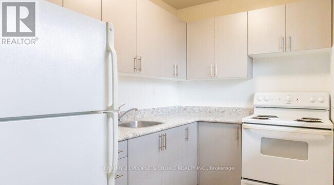 Photo - 1061 Seneca Ave Unité 110