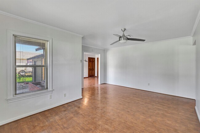 Photo - 2044 Thonig Rd