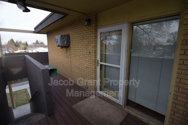 220 N Fanning Ave