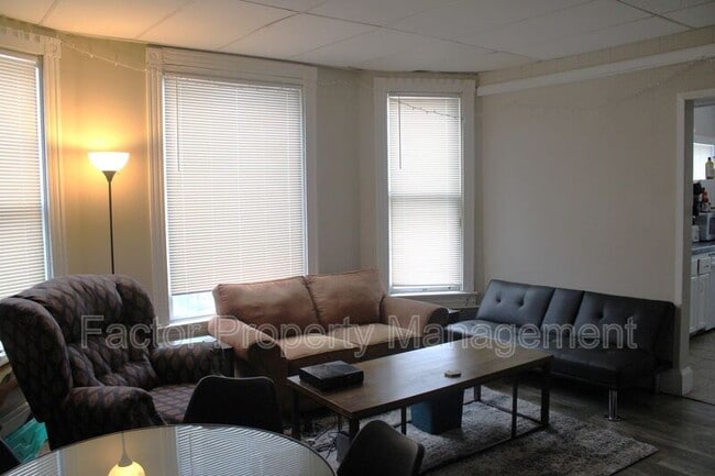 Photo - 328 N 6th St Unit 1