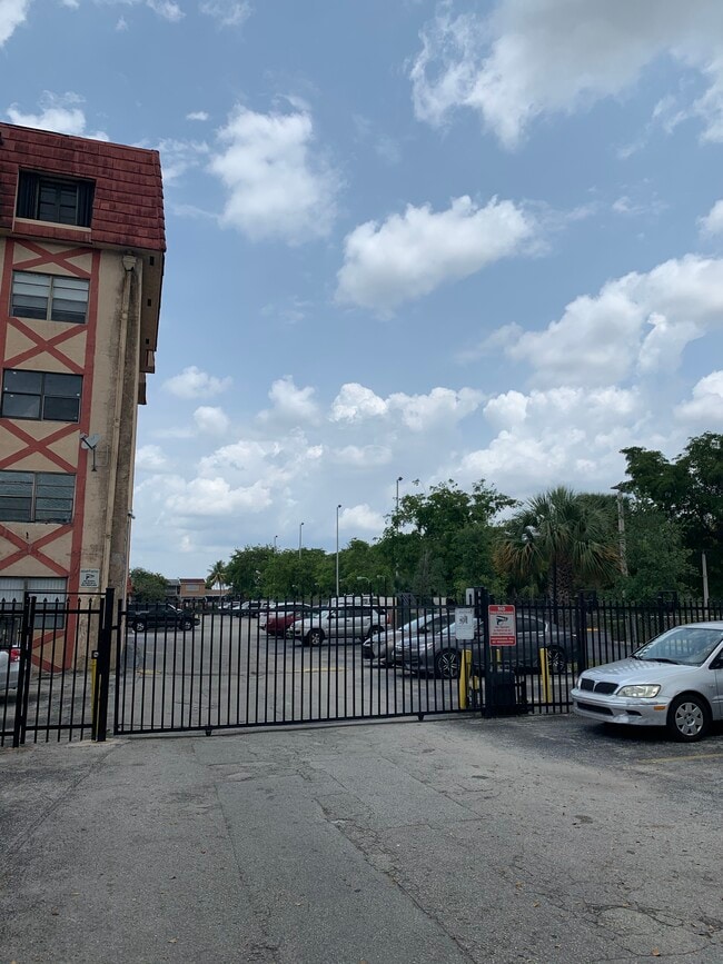 Photo - 1335 W 68th St Unit 102