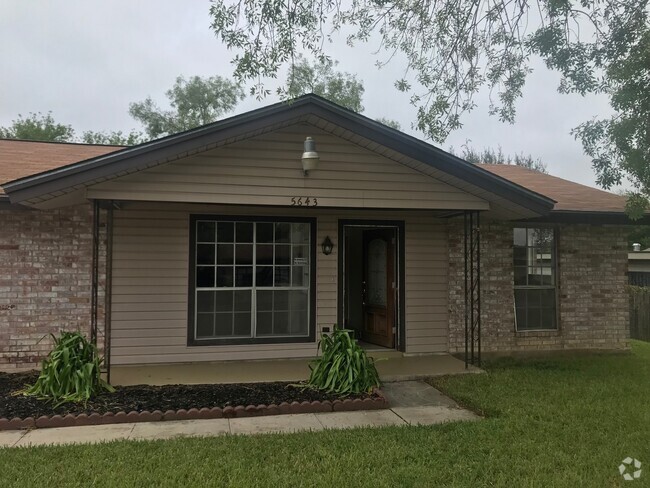 Building Photo - Remodeled 4 bedroom 2 bath home ready for ...