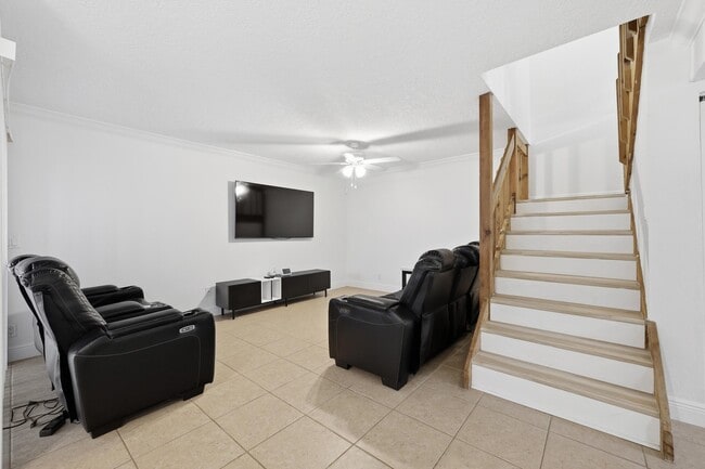 Photo - 301 Lakewood Dr