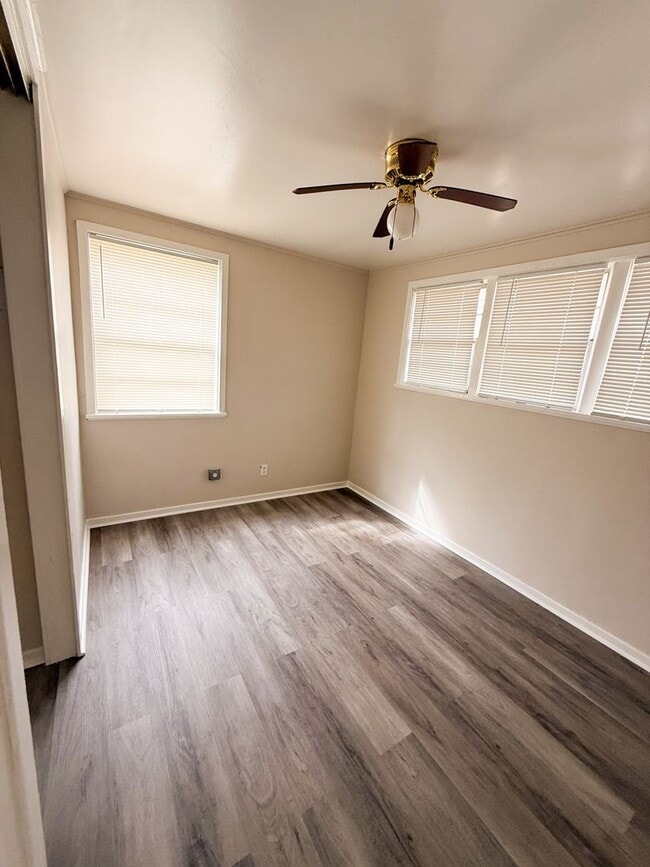 Photo - 2111 Robin St