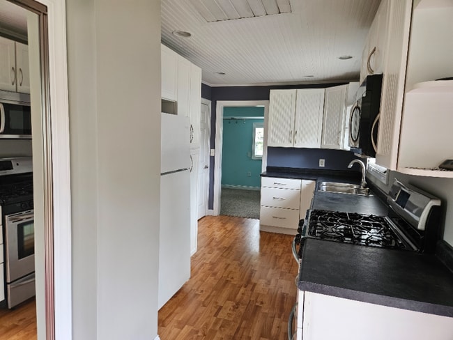 Photo - 10701 Portage Rd