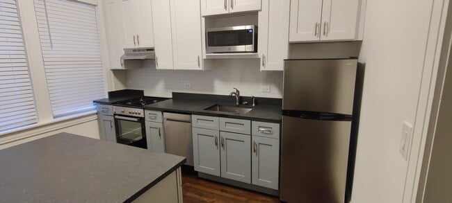 Building Photo - 3030 N. Sheridan Road Rental