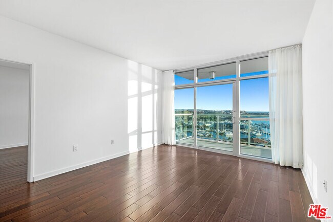 Photo - 13700 Marina Pointe Dr Unidad 1604