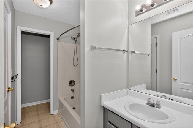 Photo - 304 Fox Overlook