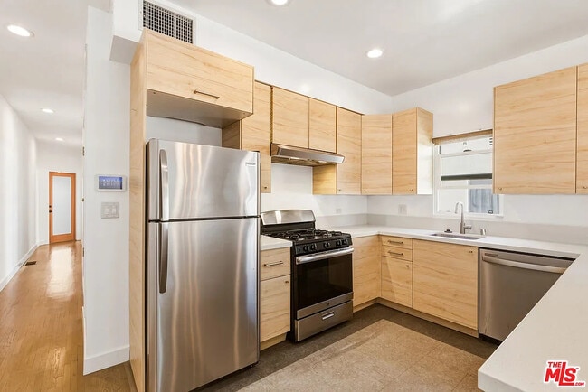 Photo - 3429 Edgehill Dr Unit 3