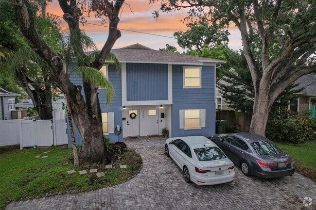 Building Photo - 2405 W Stroud Ave Rental