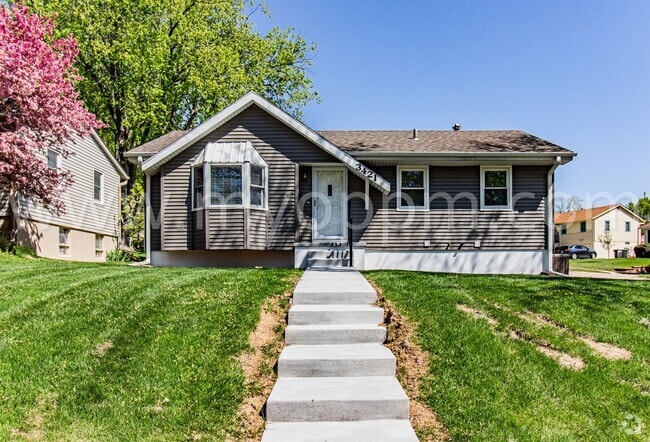 Building Photo - Pristine 4 Bedroom / 2 Bathroom Home | Wes...