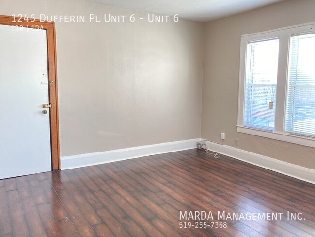 Photo - CHAMRING 1 BED/1 BATH APT ON DUFFERIN & GILES + HYDRO! Unité 6