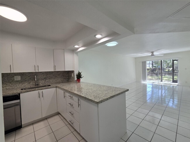 Photo - 8000 Fairview Dr Unidad 110