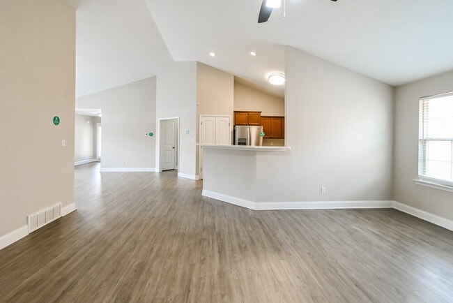 Photo - 2932 S Hartland
