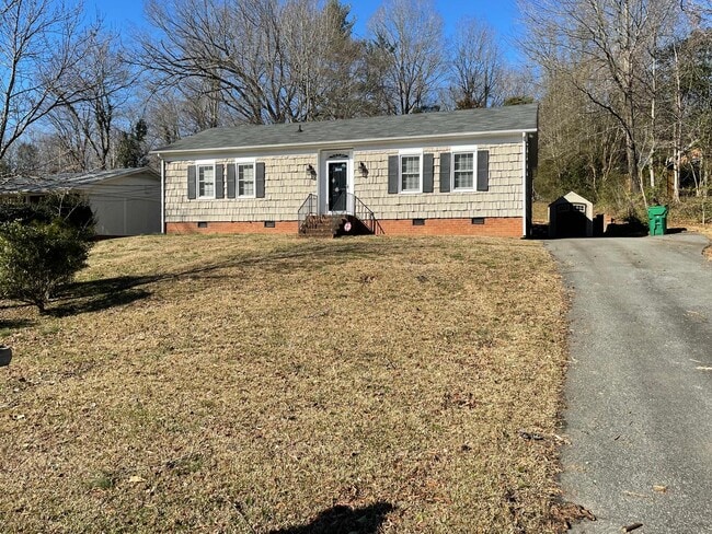 Building Photo - 1104 Robin Hood Rd