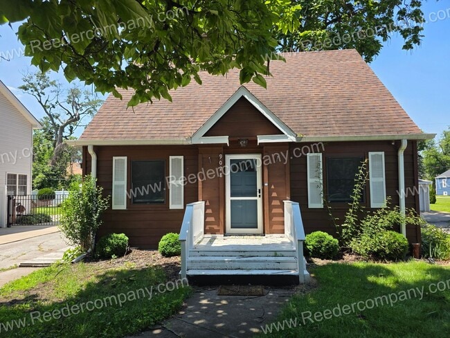 Building Photo - 3 bedroom 1 bathroom house in Munster with 2.5 car garage!