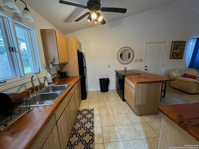 Photo - 13417 TX-16