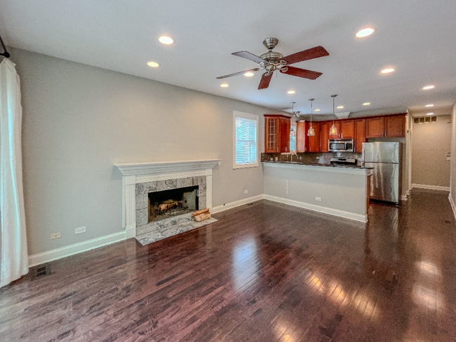 Building Photo - 2430 W Iowa St Rental